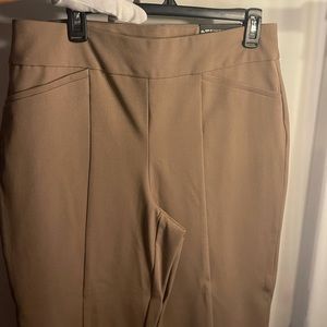 NWT So Slimming Pant!